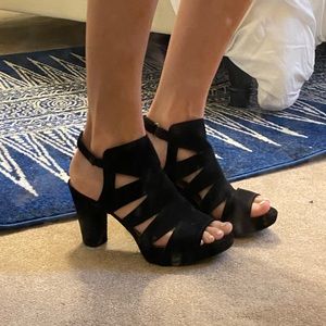 Women’s Naturalizer Heels in Black